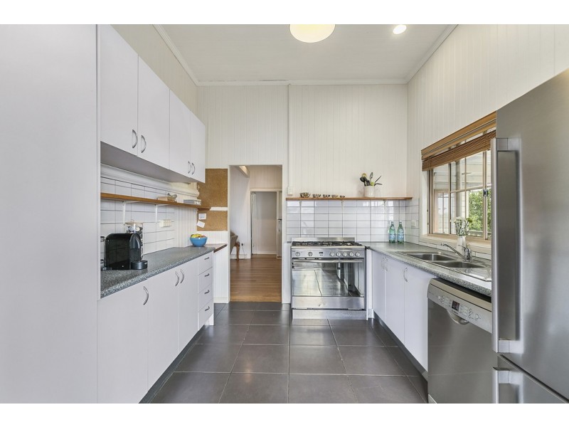 76 BLACKWOOD ROAD, Manly West QLD 4179