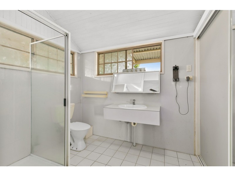 76 BLACKWOOD ROAD, Manly West QLD 4179