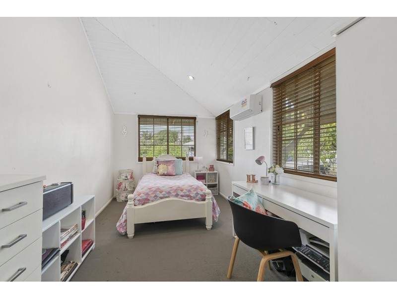 76 BLACKWOOD ROAD, Manly West QLD 4179