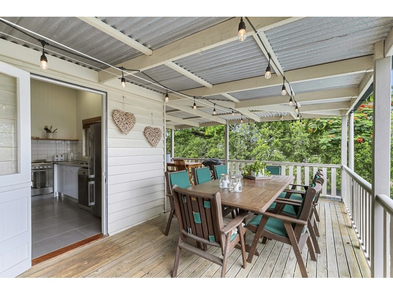 76 BLACKWOOD ROAD, Manly West QLD 4179