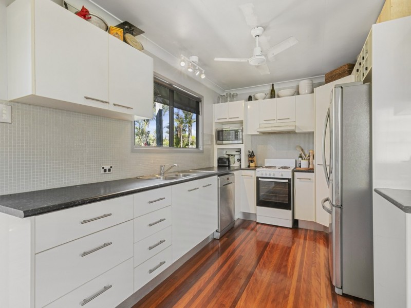 17 KENMAR STREET, Wynnum West QLD 4178