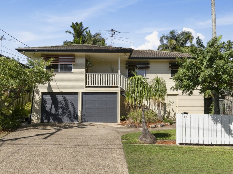 17 KENMAR STREET, Wynnum West QLD 4178