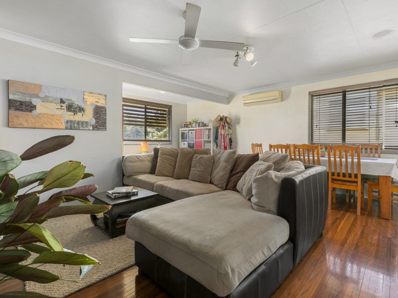 17 KENMAR STREET, Wynnum West QLD 4178