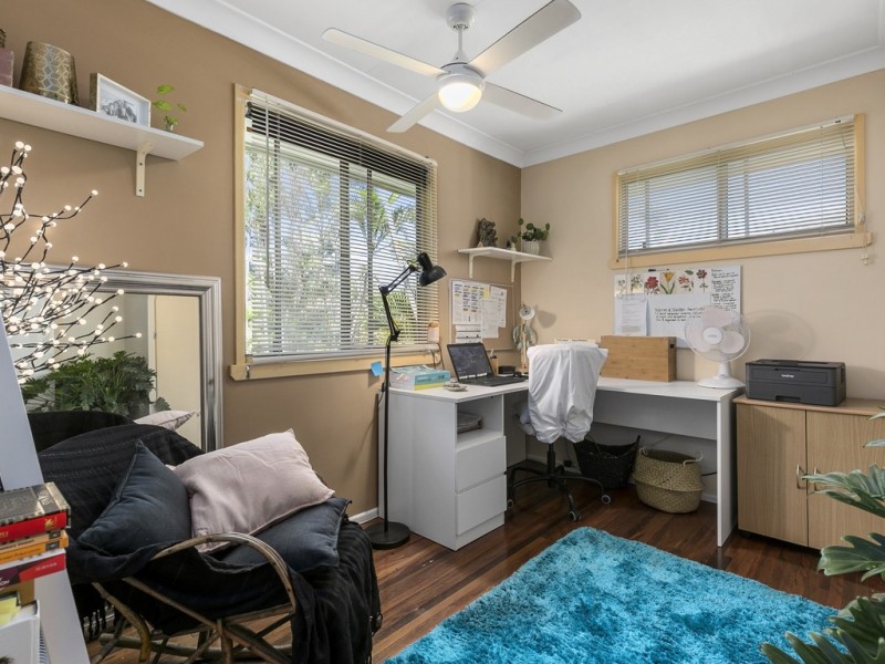 17 KENMAR STREET, Wynnum West QLD 4178