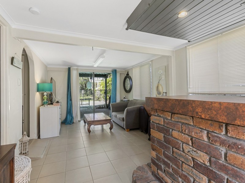 17 KENMAR STREET, Wynnum West QLD 4178