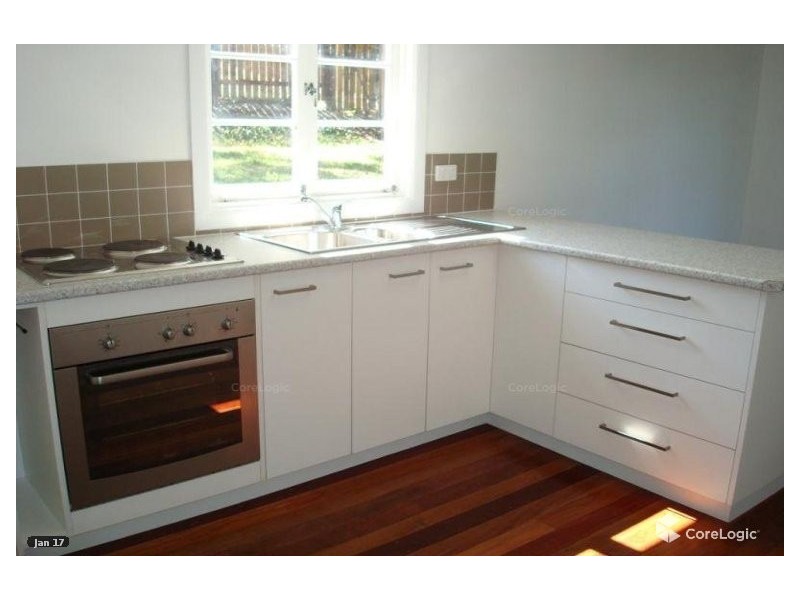 31 RAEBURN STREET, Manly QLD 4179