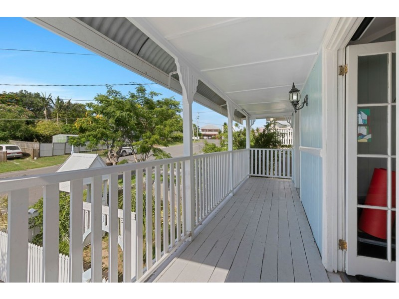 12 CARBETHON STREET, Manly QLD 4179