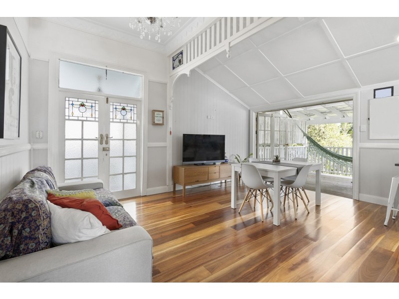 12 CARBETHON STREET, Manly QLD 4179