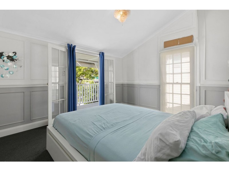 12 CARBETHON STREET, Manly QLD 4179