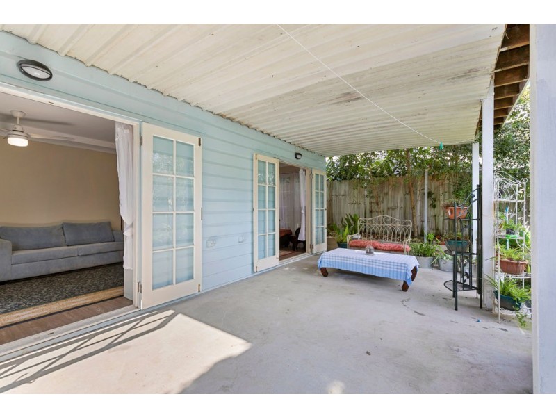 12 CARBETHON STREET, Manly QLD 4179