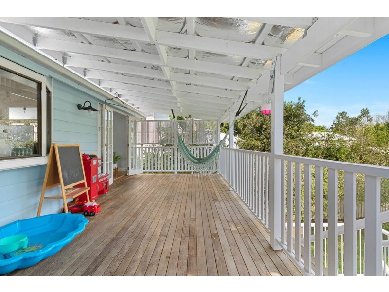 12 CARBETHON STREET, Manly QLD 4179