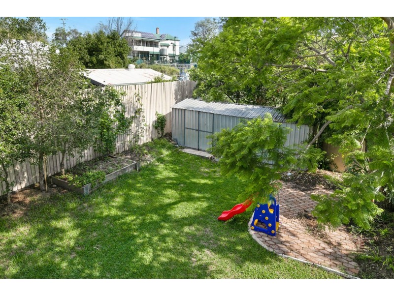 12 CARBETHON STREET, Manly QLD 4179