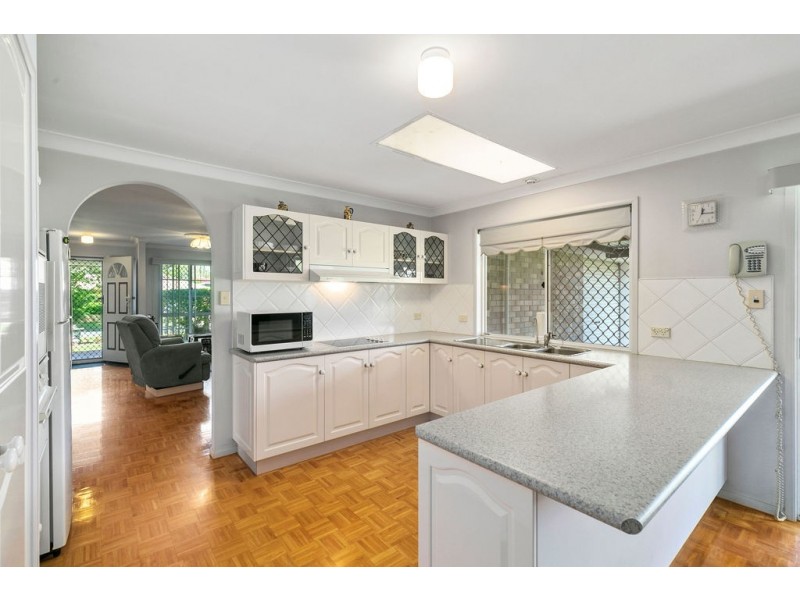 6 Schooner Circuit, Manly West QLD 4179