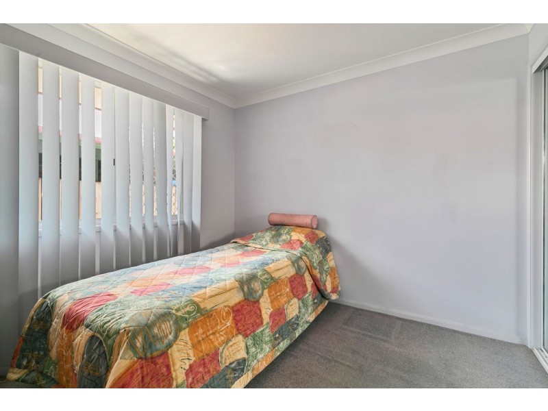 6 Schooner Circuit, Manly West QLD 4179