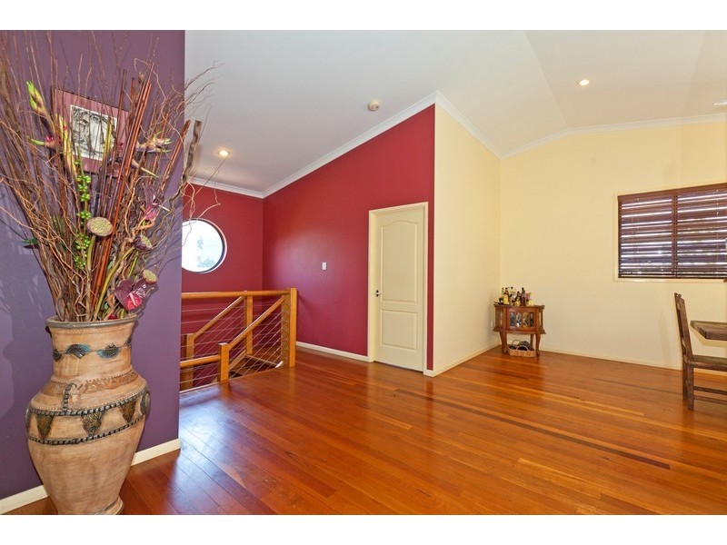 2 Macdonald Street, Lota QLD 4179