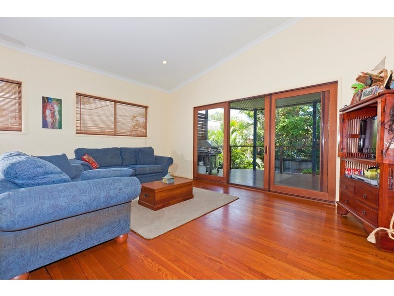 2 Macdonald Street, Lota QLD 4179