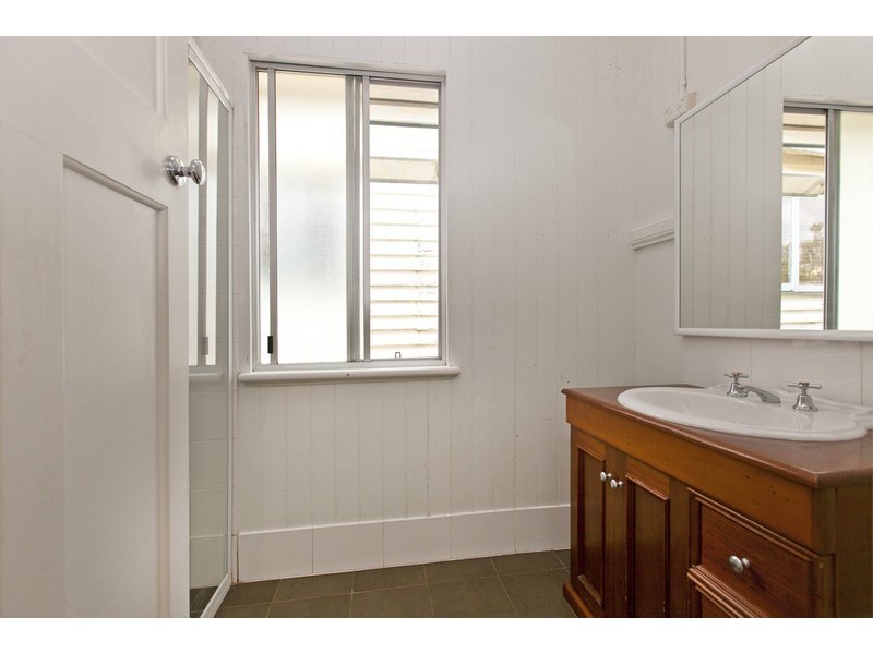 123 Melville Tce, Manly QLD 4179