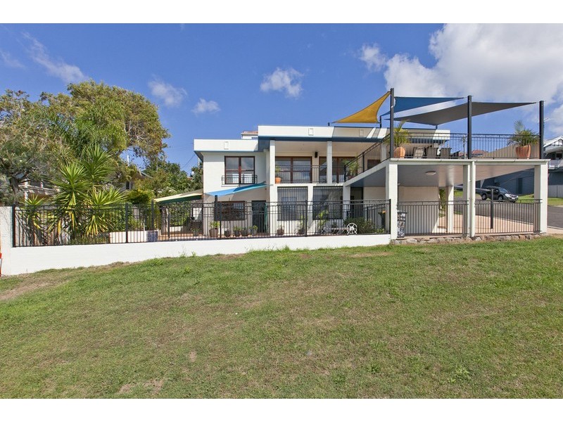 669 Esplanade, Lota QLD 4179