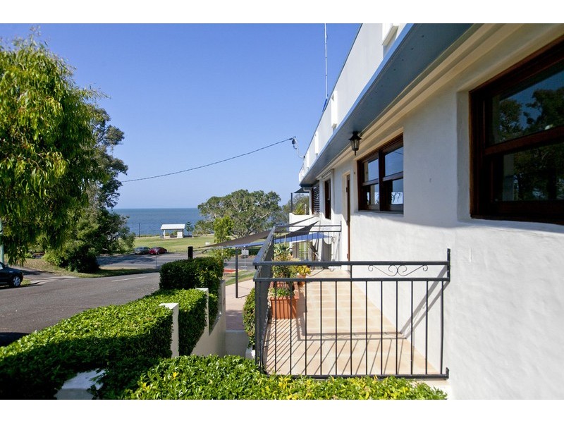 669 Esplanade, Lota QLD 4179