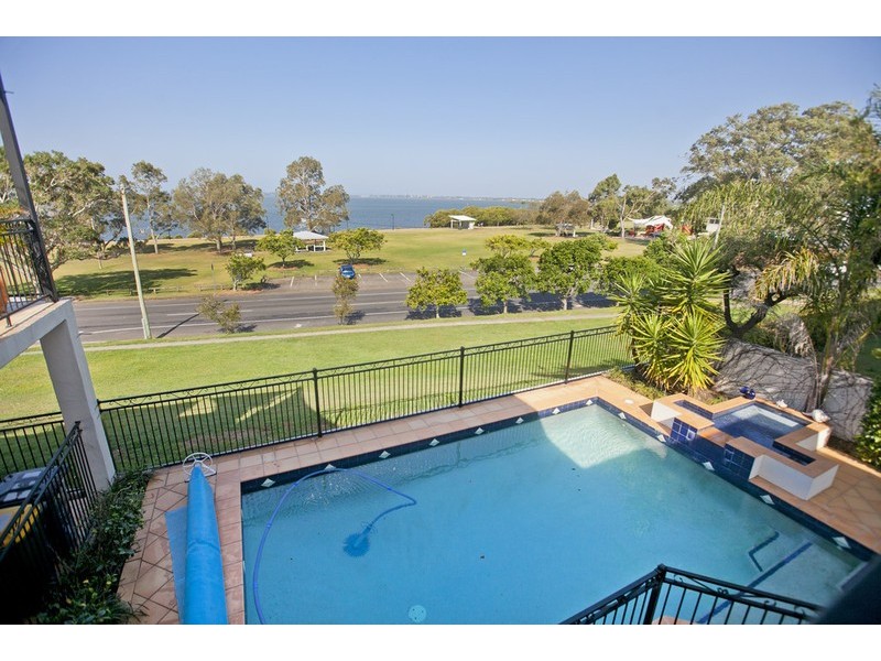 669 Esplanade, Lota QLD 4179