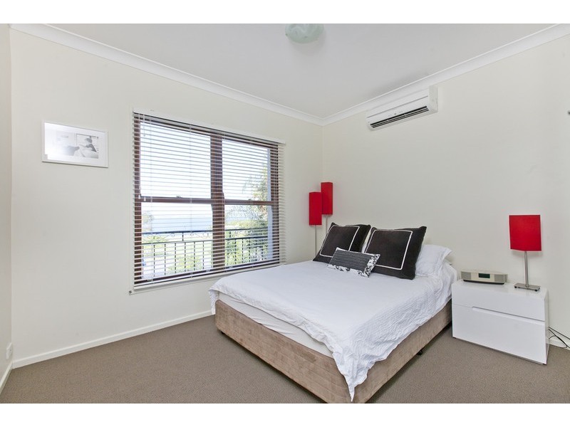 669 Esplanade, Lota QLD 4179