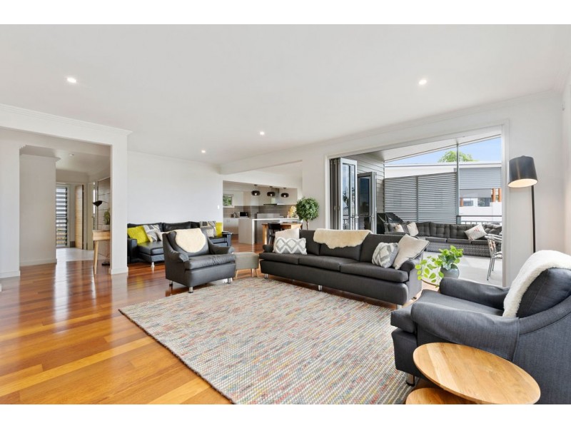 153 KINGSLEY TERRACE, Manly QLD 4179