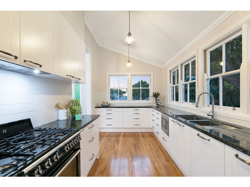 12 TINGAL ROAD, Wynnum QLD 4178