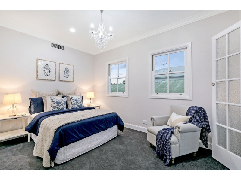 12 TINGAL ROAD, Wynnum QLD 4178