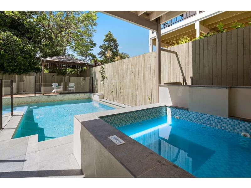 16 CEDAR STREET, Wynnum QLD 4178