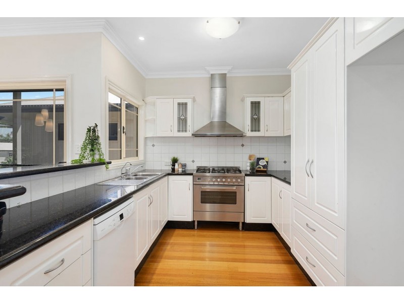 16 CEDAR STREET, Wynnum QLD 4178