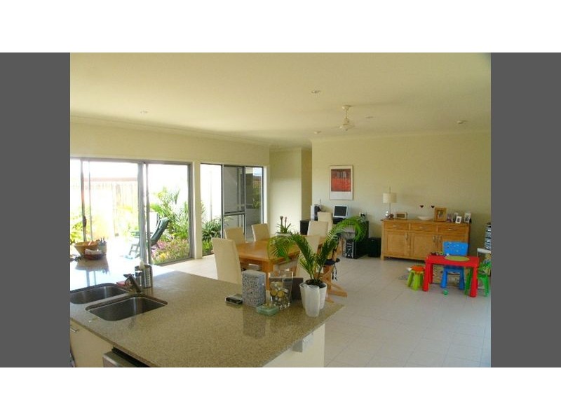 72 Mossvale Drive, Wakerley QLD 4154