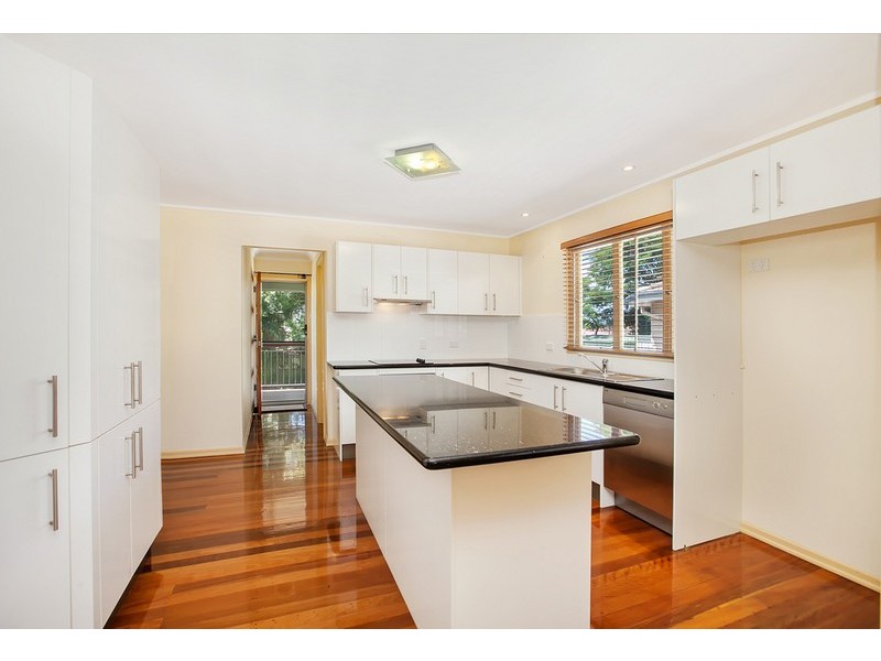 87 Moreton Avenue, Wynnum QLD 4178