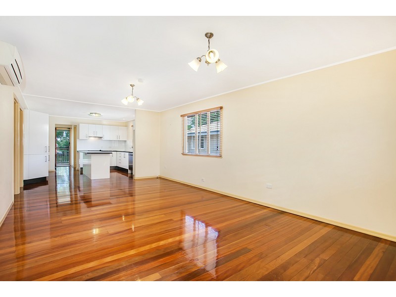 87 Moreton Avenue, Wynnum QLD 4178