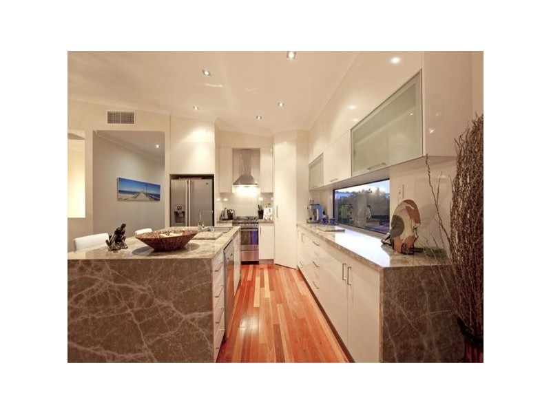 329 Upper Esplanade, Manly QLD 4179