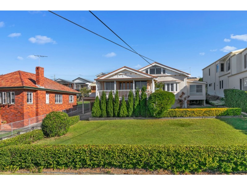 13 WELLINGTON STREET, Manly QLD 4179