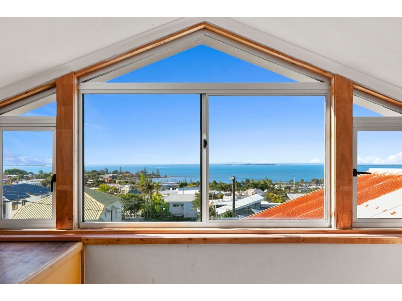 13 WELLINGTON STREET, Manly QLD 4179