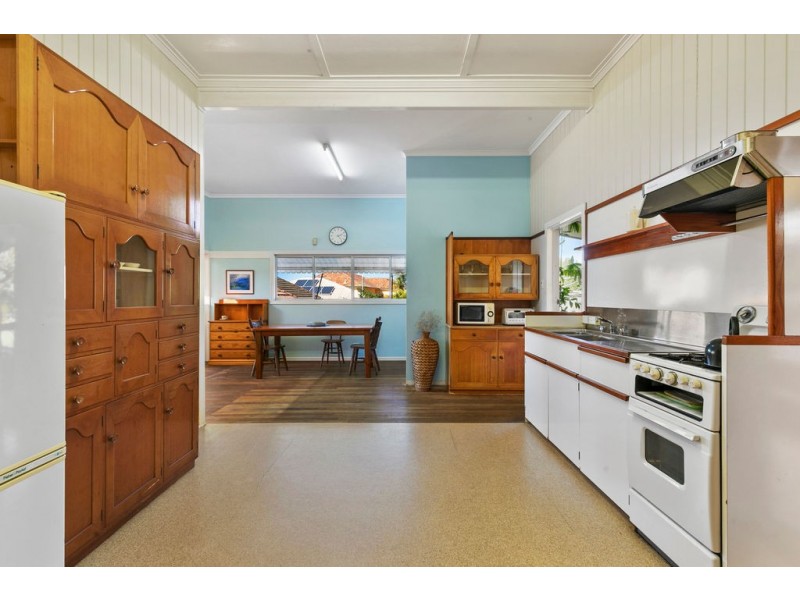 13 WELLINGTON STREET, Manly QLD 4179