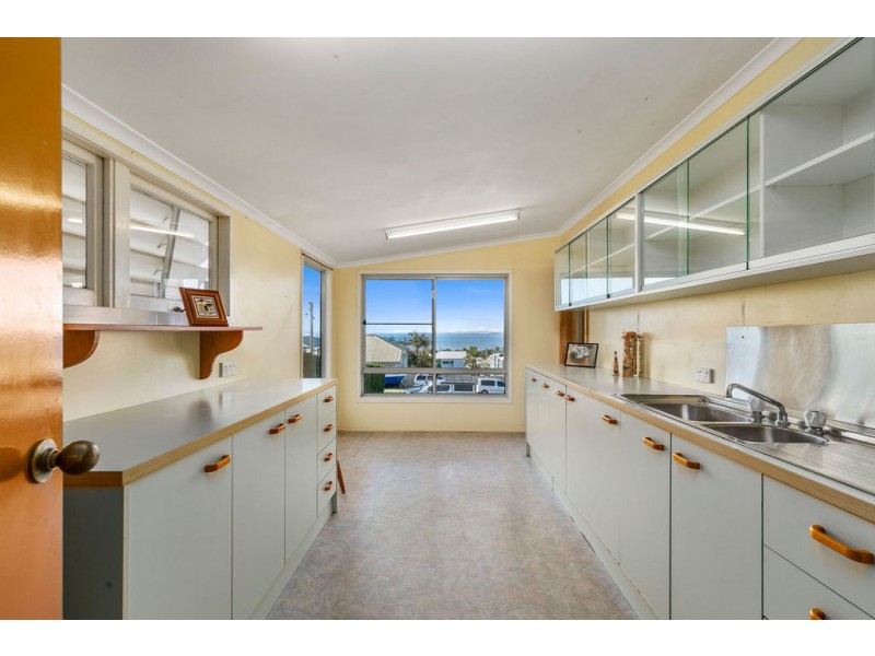 13 WELLINGTON STREET, Manly QLD 4179