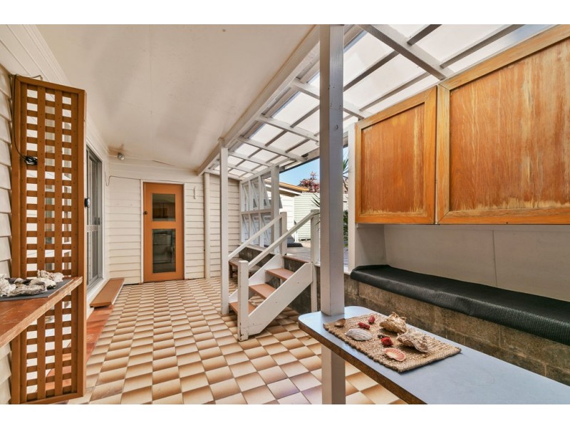 13 WELLINGTON STREET, Manly QLD 4179