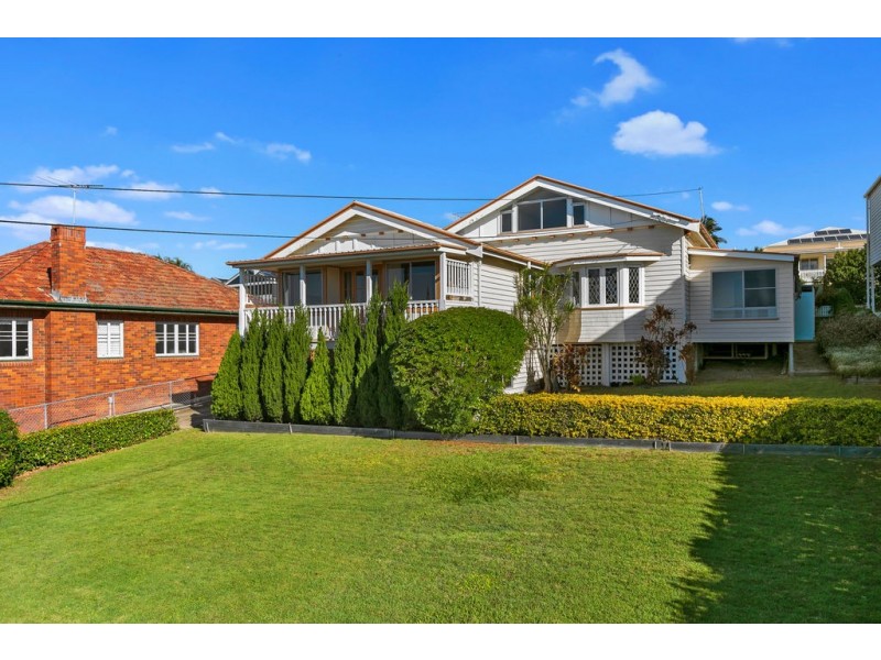 13 WELLINGTON STREET, Manly QLD 4179