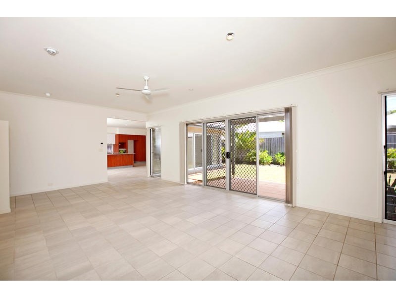 25 Mossvale Drive, Wakerley QLD 4154