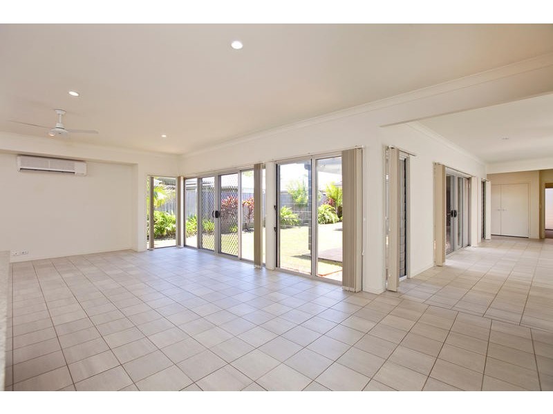25 Mossvale Drive, Wakerley QLD 4154