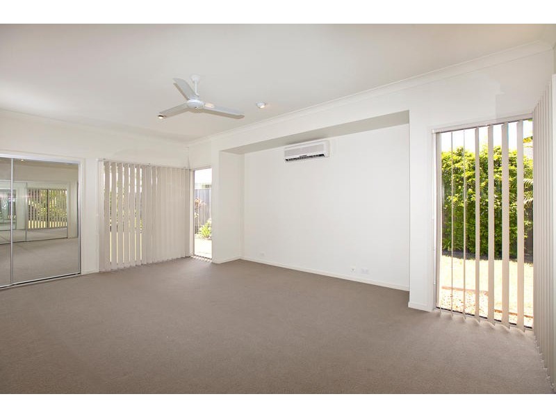 25 Mossvale Drive, Wakerley QLD 4154