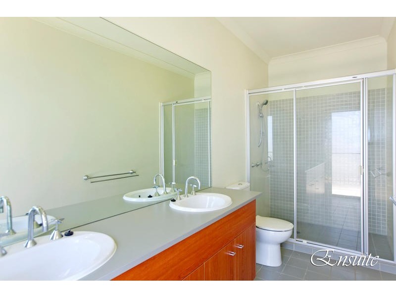 25 Mossvale Drive, Wakerley QLD 4154