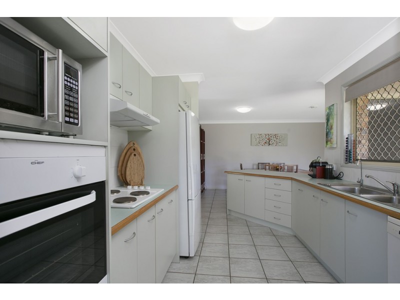 6 Miles Crescent, Manly West QLD 4179