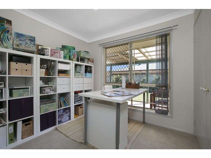 6 Miles Crescent, Manly West QLD 4179