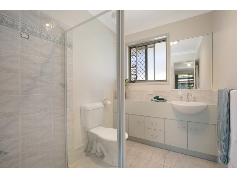 6 Miles Crescent, Manly West QLD 4179