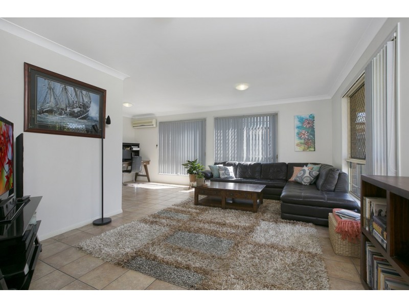 6 Miles Crescent, Manly West QLD 4179