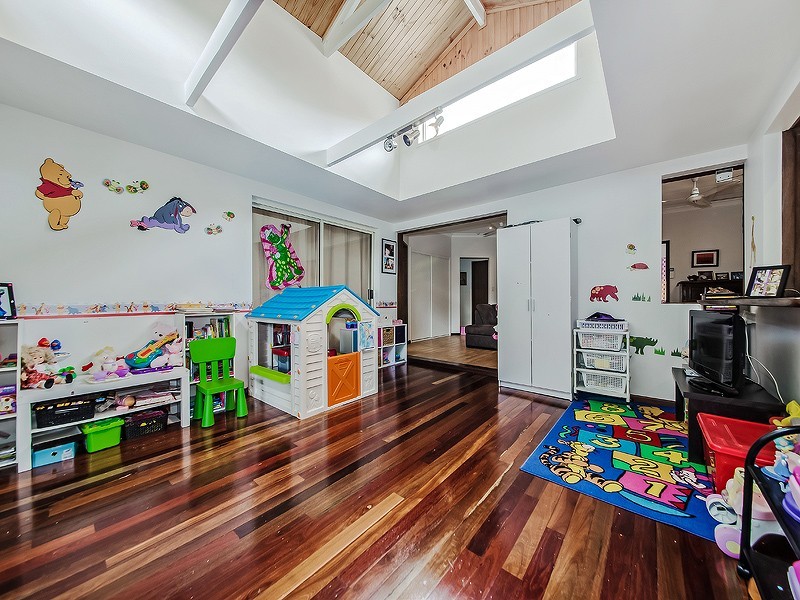 8 Hydrus Place, Wynnum QLD 4178