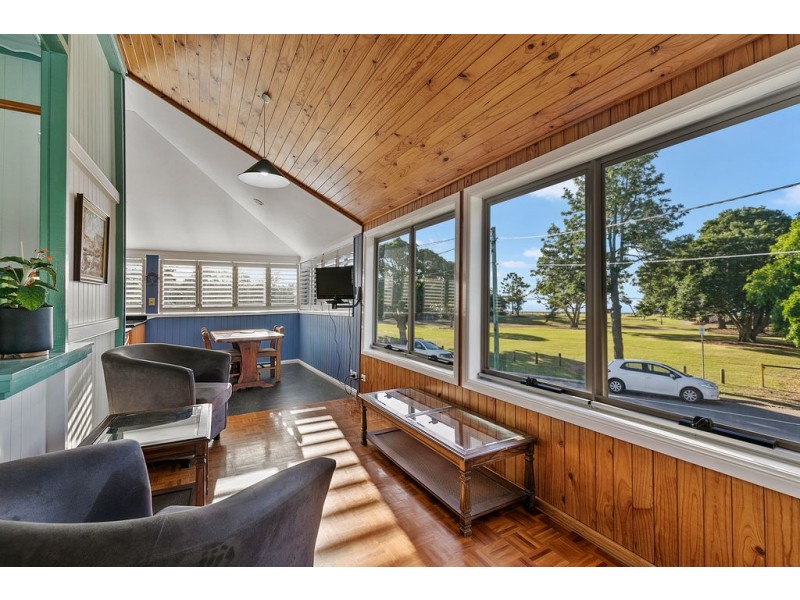 337 UPPER ESPLANADE, Manly QLD 4179